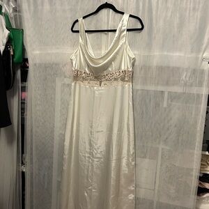 Elegant Cream Chemise with Lace Detail